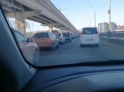 Лихой объезд пробки по выделенке сняли от 1-го лица в Воронеже