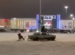 Воронежцы показали крутой дрифт по снегу на магазинной тележке