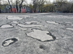 Дырявую гордость «всеми забытой школы» показали на фото в Воронеже