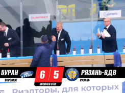 Как волшебные руки хоккеиста Дорохова развеселили сурового тренера в Воронеже: видео 