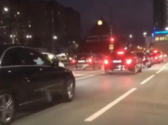 Люксовый кортеж Scorpions из одних Mercedes попал на видео в Воронеже