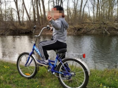 8-летний воронежец пришел из парка с проломленной головой, но не смог рассказать, что произошло