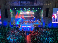 Пели хором: легендарная песня Цоя закрыла рок-фестиваль «Чернозём» в Воронеже