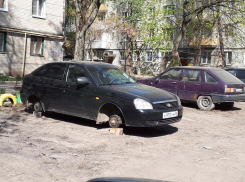 Неприятные последствия охоты за летней резиной сняли в Воронеже