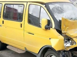 В Воронеже две девушки пострадали в ДТП с маршрутным автобусом