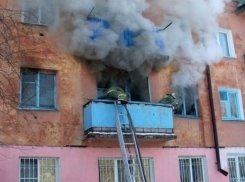 В Воронежской области пожарные спасли из полыхающей квартиры 3 человек