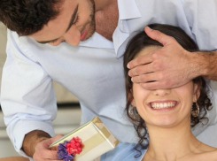 Воронежцы назвали лучший подарок девушке на 8 марта