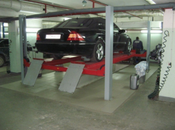 Родители погибшего из-за тяжелой травмы водителя отсудили у его директора 140 тысяч рублей