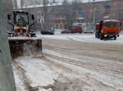 Две сотни снегоуборочных машин не спасли Воронеж от дорожного ада
