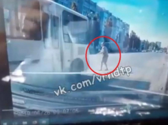 Опубликовано видео смертельного наезда маршрутки на пешехода в Воронеже