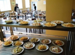 В пяти воронежских лагерях детей кормили некачественными продуктами