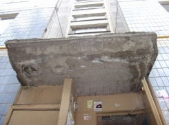 В Советском районе Воронежа разваливались козырьки над подъездами