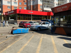 Как наутро выглядит место смертельной аварии с автобусом в Воронеже