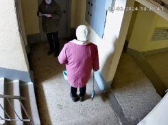  Пустился наутёк: воронежцы выгнали парня, снимавшего лифты в многоэтажке на телефон