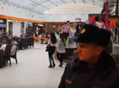 Опубликовано видео эвакуации воронежцев из «Галереи Чижова»