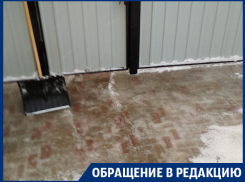 Бесхозная труба превратила дворы воронежцев в озеро
