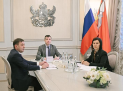 Воронежского сенатора Нетесова заперли в одной комнате с Кустовым