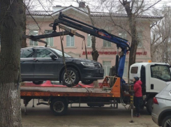 Стало известно число эвакуированных машин с нечитаемыми номерами в Воронеже