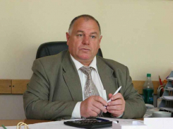 Старожил областной Думы Василий Остроушко пытался быть ближе к молодежи