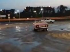 Смелый дрифт старого «Москвича» без крыши сняли в Воронеже 