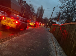 Пробки, уличный каток и баснословные цены на такси: ледяной дождь накрыл Воронеж