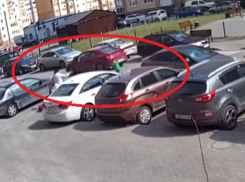 Опубликовано видео наезда на ребенка во дворе воронежского ЖК