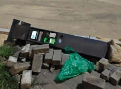 Паркомат пал, но не сдался рабочим и продолжил собирать деньги в Воронеже