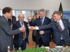 Молочную пирушку закатили власти на открытии комплекса под Воронежем