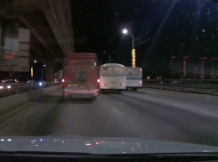 Заразное пренебрежение выделенками сняли на воронежском мосту 