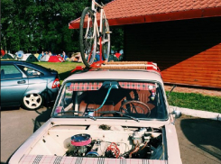 Эстетику ВАЗовской классики в цветах Burberry продемонстрировали в Воронеже