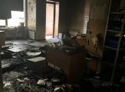 «Огонь уничтожил посылки»: выгоревшее отделение почты показали в Воронеже 