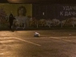 В Воронеже на парковке возле магазина обнаружили подозрительный предмет