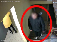 Золотое кольцо сорвал с пальца зубами: 13 раз судимому молодому воронежцу впаяли «строгача» за разбой в лифте