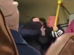 Драка пассажиров маршрутки попала на видео в Воронеже