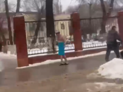 По карте не принимают, а продлить хочется: воронежцы раскрыли тайну разгуливающего в одном полотенце банника 