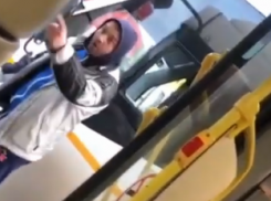  Нецензурные разборки маршрутчиков сняли в воронежском автобусе 