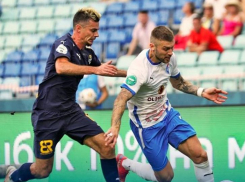 Первую красную карточку схлопотал «Факел» в РПЛ, но устоял