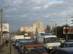 В Воронеже из-за дорожных работ собирается пробка на 9 Января