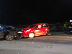 Жесткое столкновение машин в Воронеже превратило их в груду металла