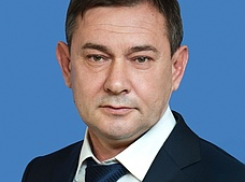 Неизвестно, кто и как вручил значок сенатора Владимиру Нетёсову
