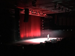 Пробку на Московском проспекте высмеял комик Данила Поперечный