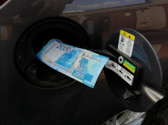 У водителей узнали, сколько они тратят на бензин в Воронеже 