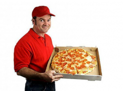 В Воронеже подростки в масках ограбили курьера, доставившего им пиццу