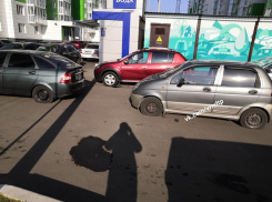 Массовую дырявую месть устроили за парковку в Воронеже