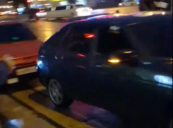 Яростную разборку водителей сняли в центре Воронежа 