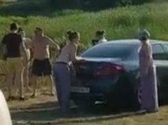 Пьяный десантник с подругой набросились на молодую мать под Воронежем