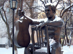 Воронежец хочет нарядить памятник Владимира Высоцкого в свитер