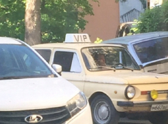 Раритетное такси для очень важных людей ездит по Воронежу