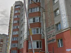 В Воронеже спецслужбы съехались к многоэтажке из-за угрозы взрыва