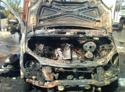 В Воронеже микроавтобус сгорел из-за замыкания проводки